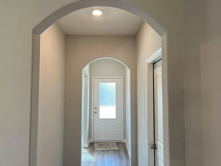 2104 Penaflor Dr — Photo 2