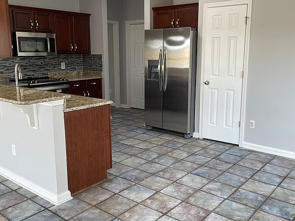 3rd image of 3023 Saratoga Ct