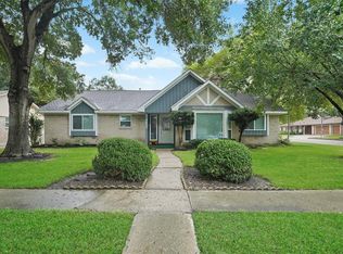 7635 Braesglen Dr, Houston, TX 77071