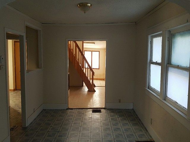 2nd image of 1329 E Taylor St