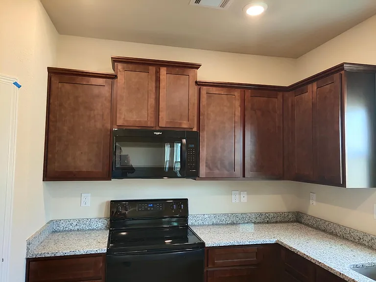 842 Independence Ave — Photo 5