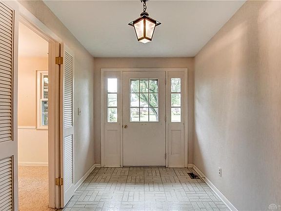 4th image of 2304 Pondview Dr