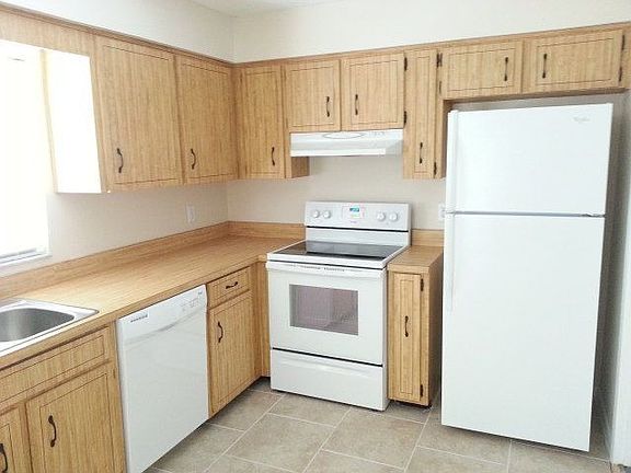 5th image of 2060 Roseway Ave