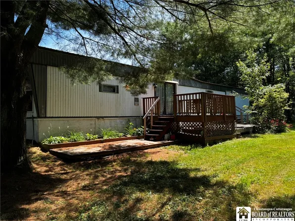 8933 Scandia Rd, Russell, PA 16345
