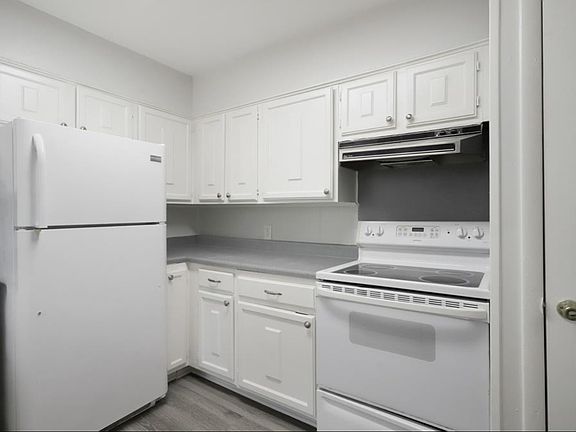 4th image of 4024 Childress St