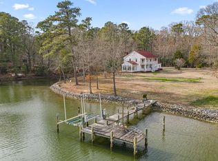 400 Aquilla Point Dr, White Stone, VA 22578