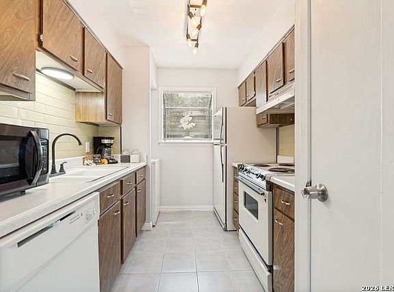 5th image of 3843 Barrington St APT 174T