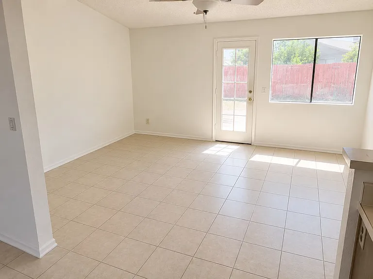 1815 W Holland Dr — Photo 10
