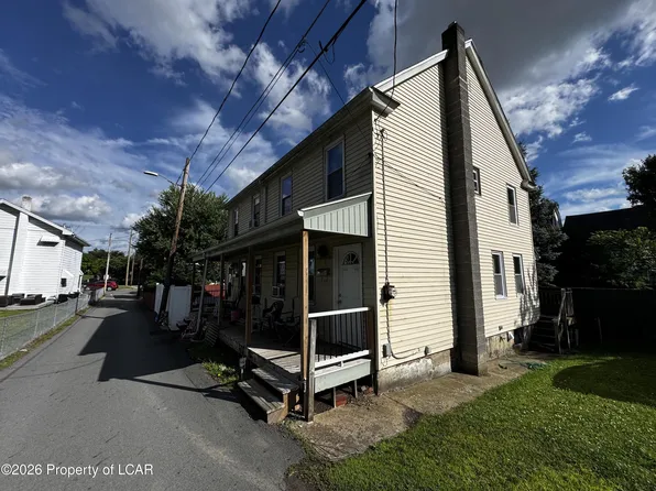 18 Oakley Ln, Wilkes Barre, PA 18705