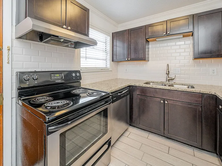 3200 Hillside Ave — Photo 16