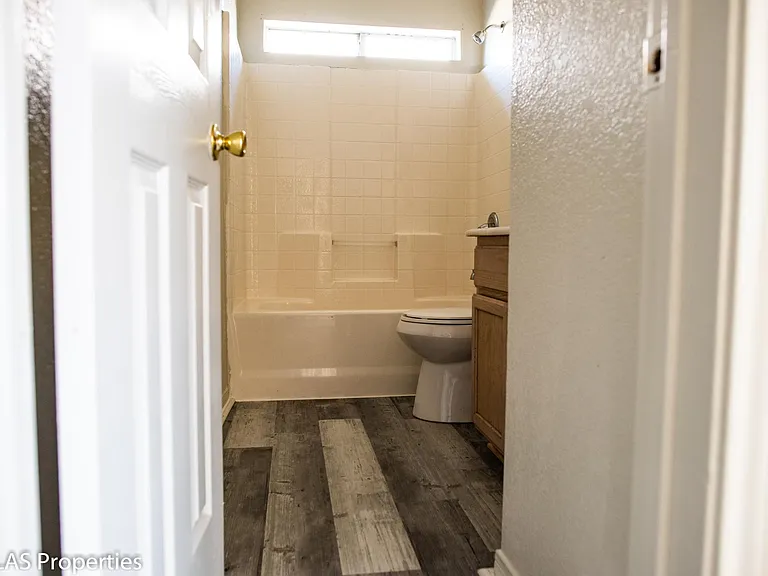 2913 Cantabrian Dr #B — Photo 10