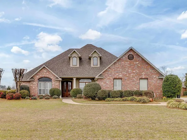 385 Dozier Creek Cir, Farmerville, LA 71241