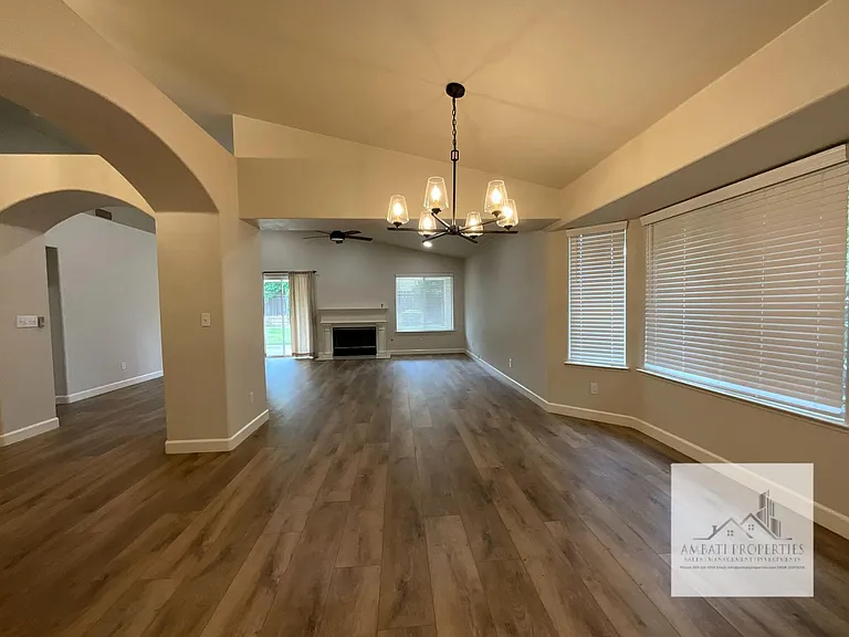 1834 E Lester Ave — Photo 12