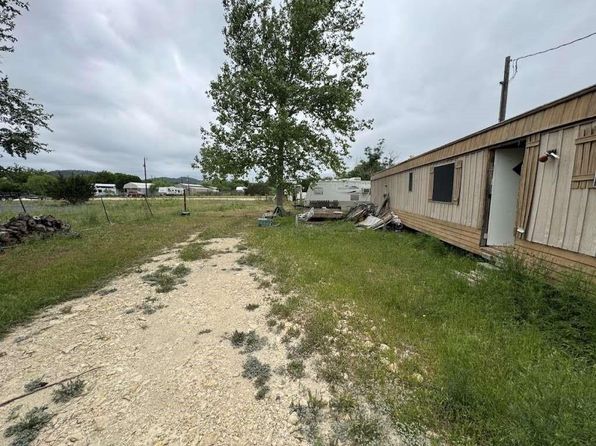 562 Siesta, Bandera, TX 78003