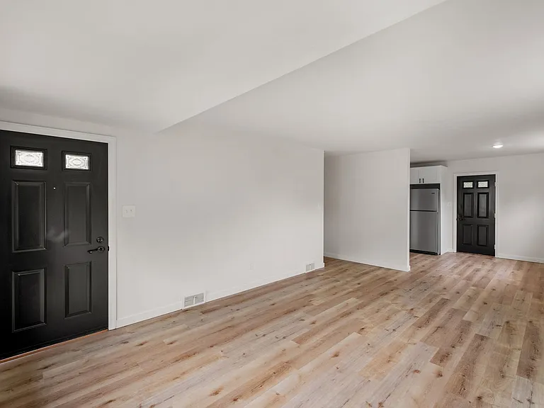 414 Elwood Dr — Photo 5