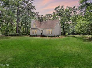920 Shelter Creek Dr, Burgaw, NC 28425