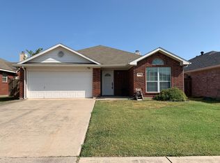 1028 Carlsbad Dr, Grand Prairie, TX 75051