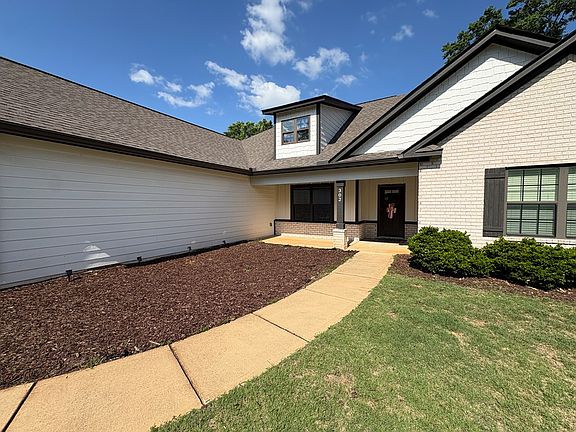 3rd image of 302 Lee Road 293