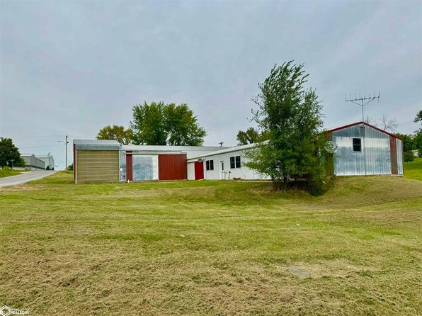 303 S Grant St, Cantril, IA 52542