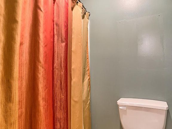 4th image of 629 Crestgate Pl