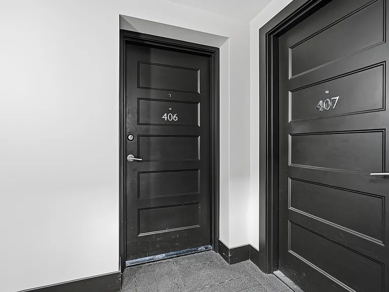 15 Kings Wharf Pl #406 — Photo 1