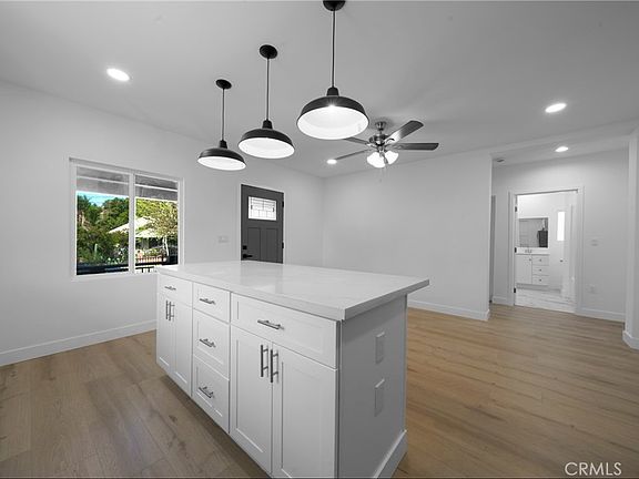 2nd image of 1438 N Summit Ave