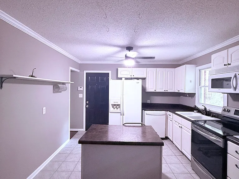 317 Hilltop Circle Ext SW — Photo 9