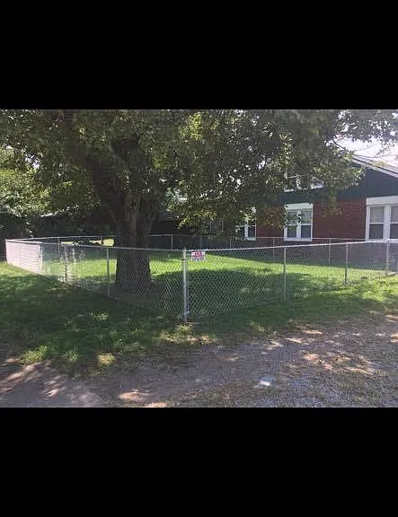 822 N West St — Photo 2