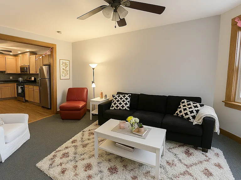 1416 W Wolfram St #G — Photo 3