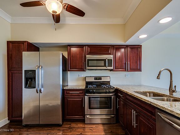 3rd image of 1475 Golfview Dr