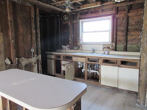 3rd image of 3056 N Narragansett Ave