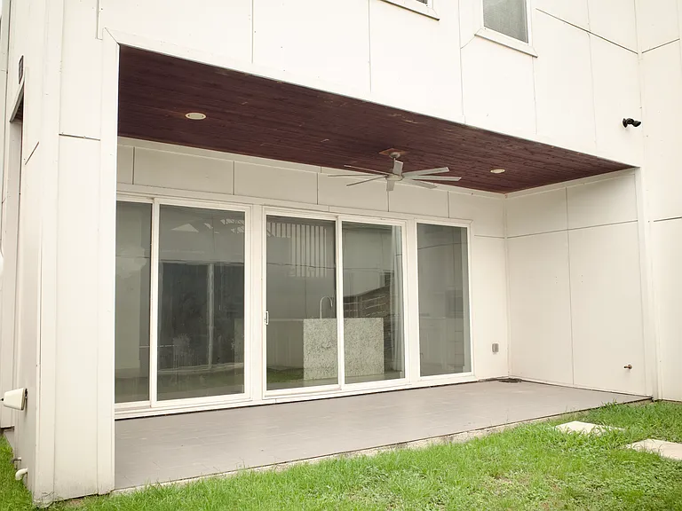 207 Adrian Dr — Photo 13