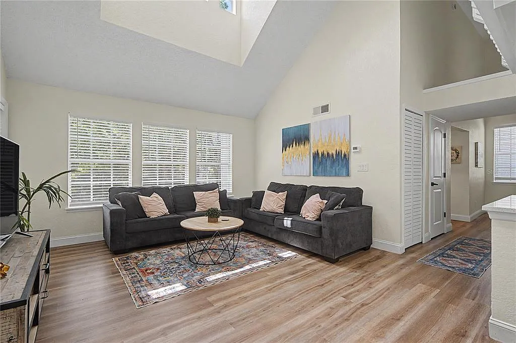 3 bed, 2.0 bath, 1579 sqft, $2,350 — Photo 4