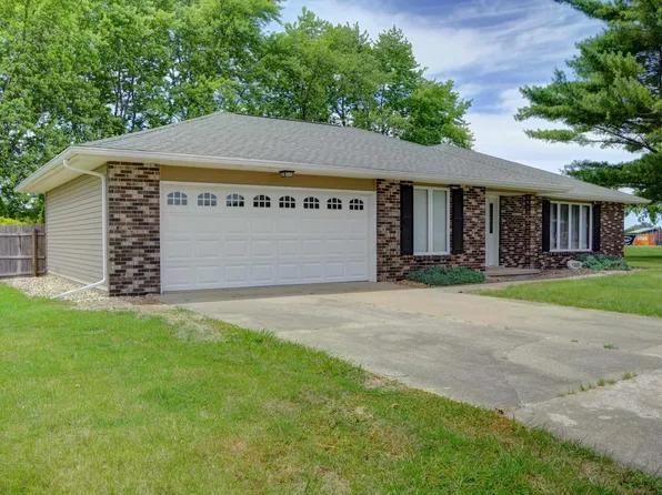 1220 Maple Ave, Macomb, IL 61455