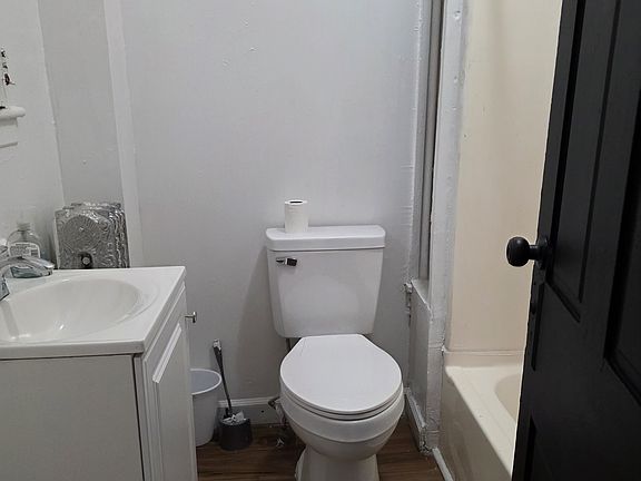 3rd image of 1010 Green St