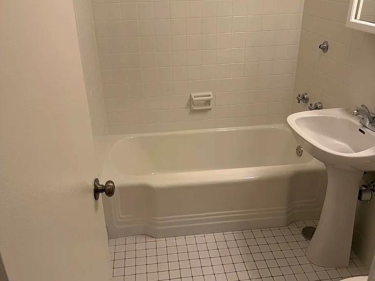4960 N Marine Dr #419 — Photo 16