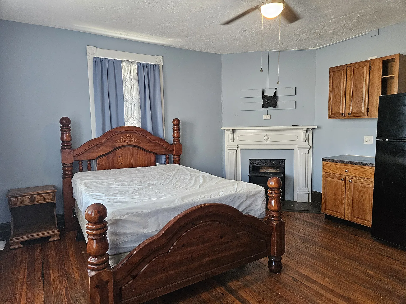 1223 Fillmore St - Freedom Manor - Room 4 — Photo 2