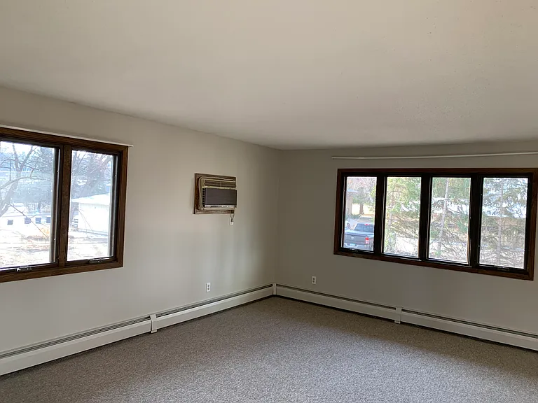SE corner of living room looking from entry hallway
