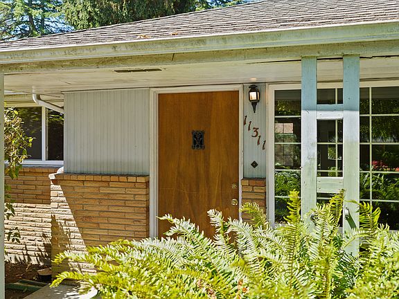 5th image of 11311 17th Ave NE