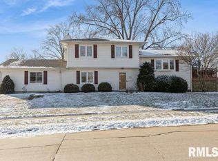 4082 Brunswick Dr, Bettendorf, IA