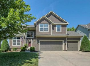 1112 SW Blazing Star Dr, Lees Summit, MO 64081