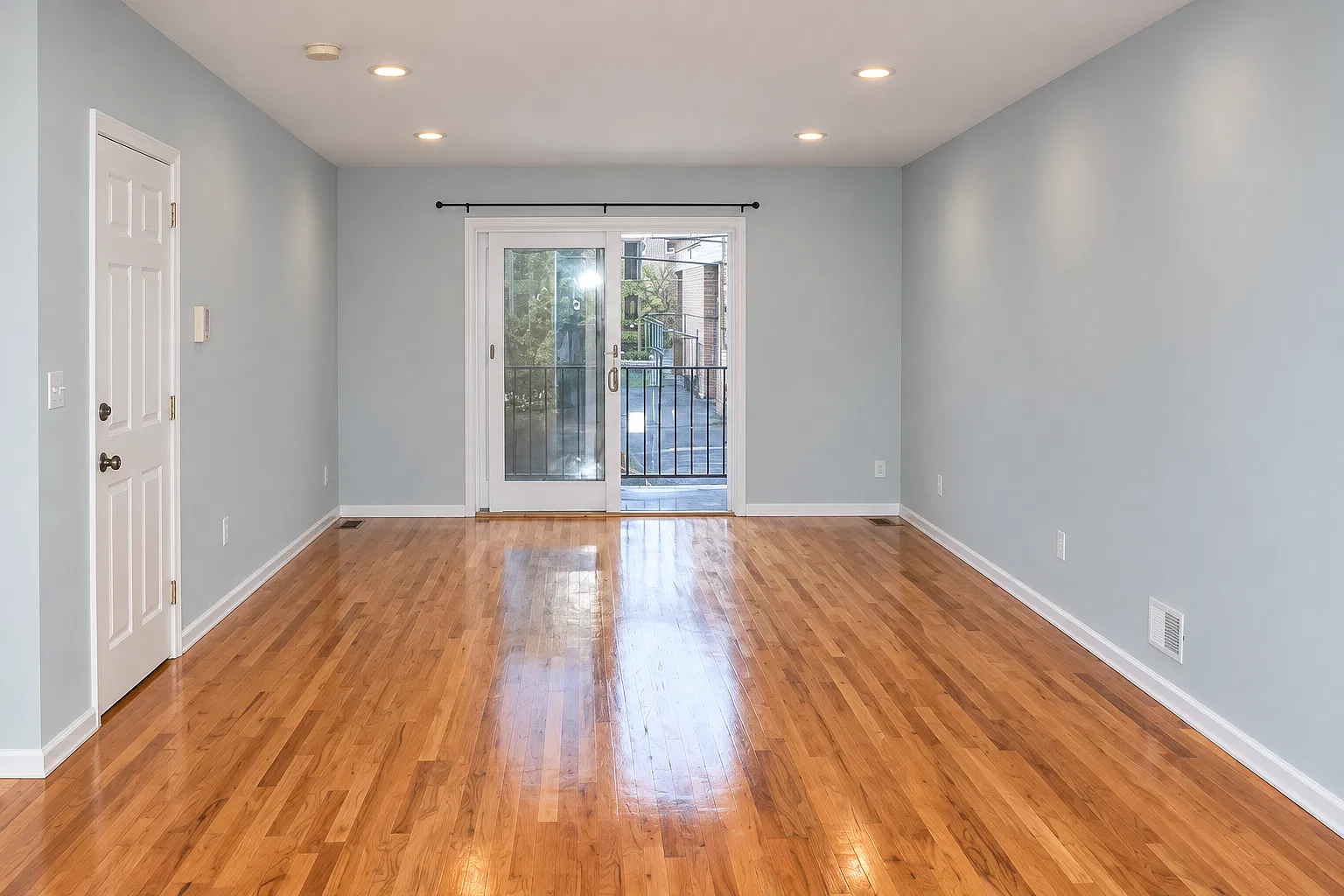 3 bed, 1500 sqft, $5,000 — Photo 2