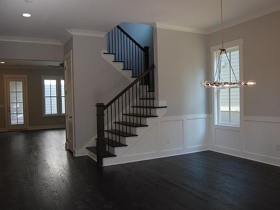 3rd image of 428 Reeves St