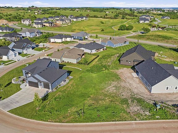 3rd image of 3919 Travers Cir