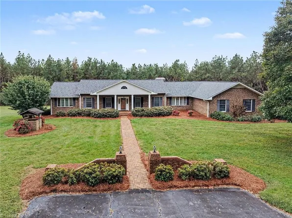 1812 Fred Hinshaw Rd, Yadkinville, NC 27055