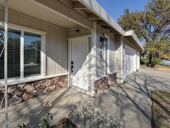 Front Entry (Keyless entry with keypad- key is provided as well)