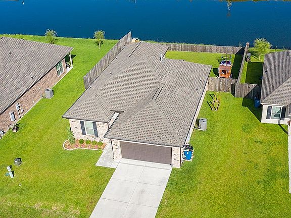 2nd image of 228 Darlene St