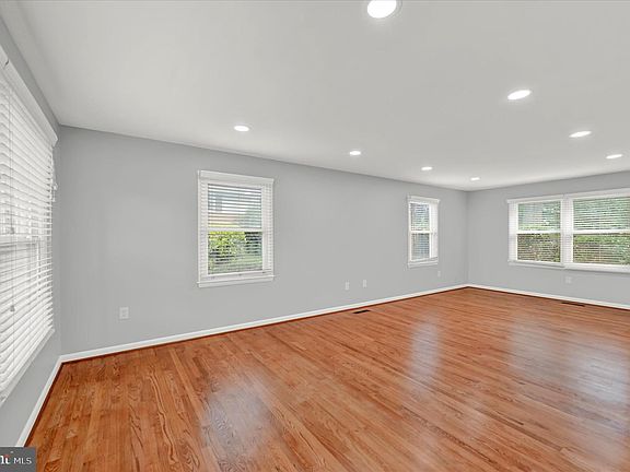 5th image of 2111 Cedar Circle Dr