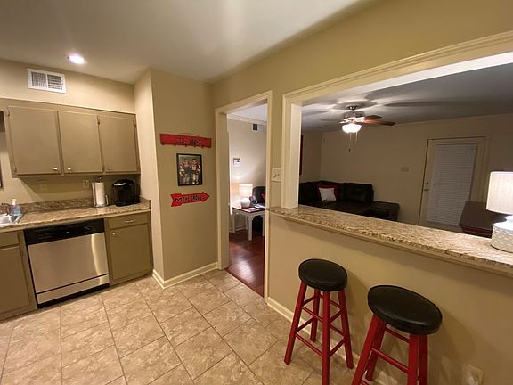 5th image of 501 Park Ln