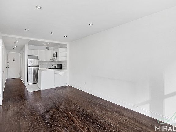 3rd image of 200 E 81st St APT 7A